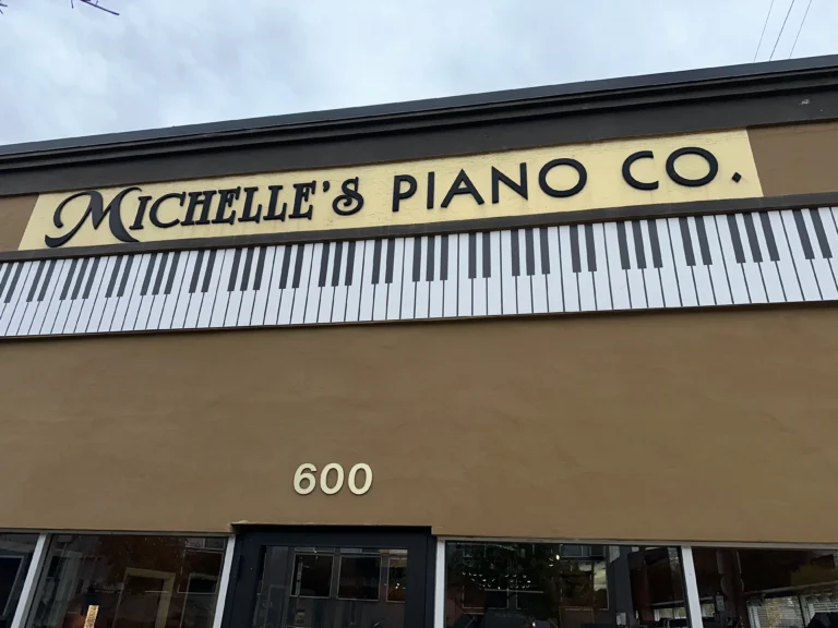 michelles piano in portland storefront 768x576